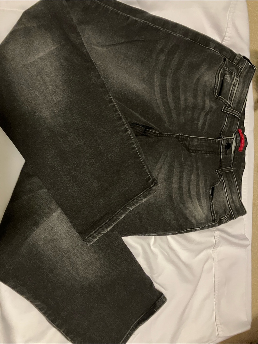 Jennifer Lopez Straight-Leg Capri Jeans in Washed Black